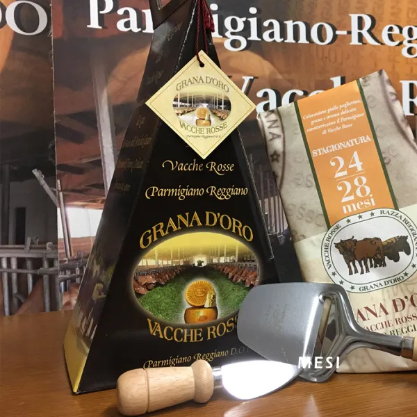 Parmigiano Reggiano Vacche Rosse 24/28 mesi 1 kg - triangolare con coltellino